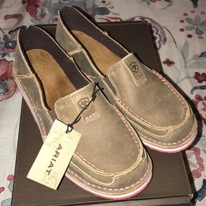 New! Ariat Women’s Cruiser size 7 1/2